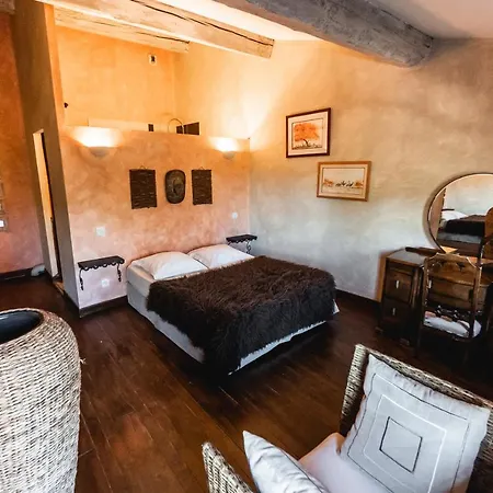 Domaine De Marseillens Bed & Breakfast 4*