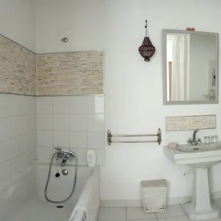 Bed & Breakfast Domaine De Marseillens 4*