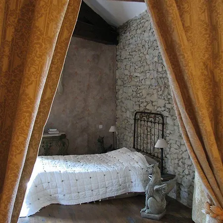 Domaine De Marseillens Bed and breakfast