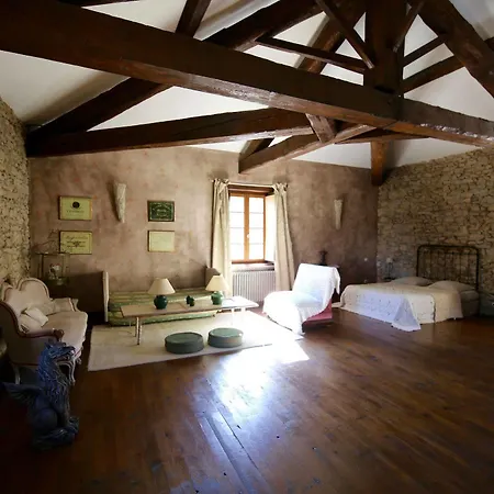 Domaine De Marseillens 4*