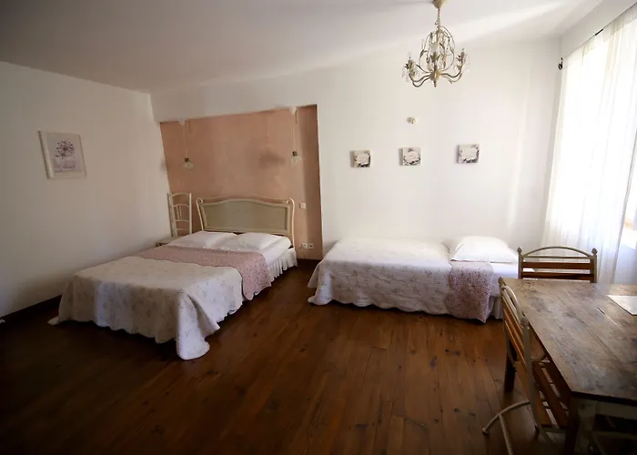 Domaine De Marseillens Bed and breakfast Palaja