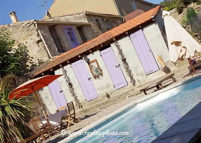Domaine De Marseillens 4*